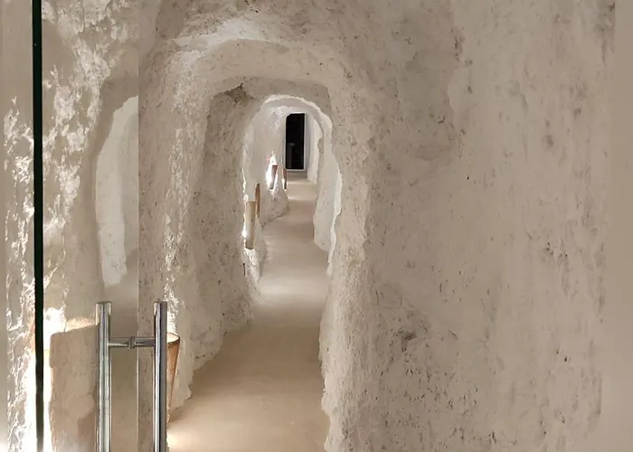Casa túnel Nido de Águilas Alcala del Jucar, España