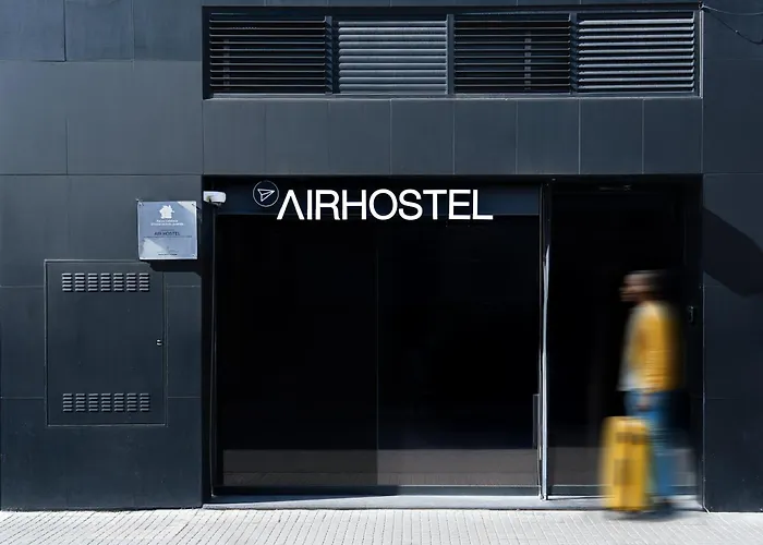 Airhostel Barcelona Airport 24h