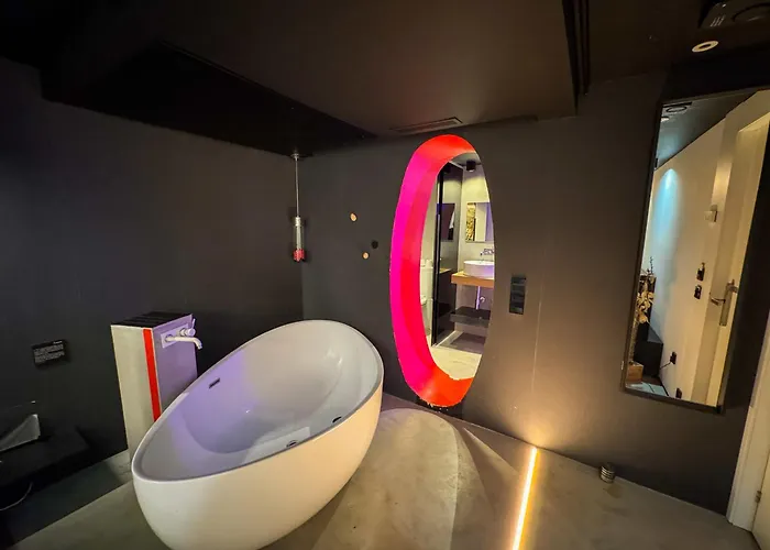 The Black Boutique -- Turistea Suites