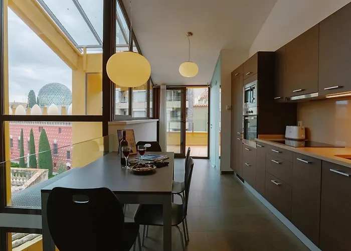 Apartamento ático enfrente del Museo Dalí