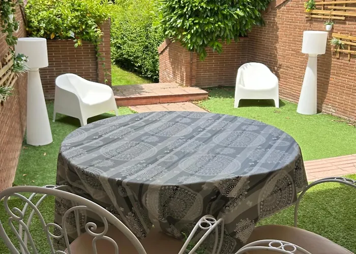 Alojamientos Castellana Jardín 1 y 2 PARKING Y PISCINA GRATIS!!