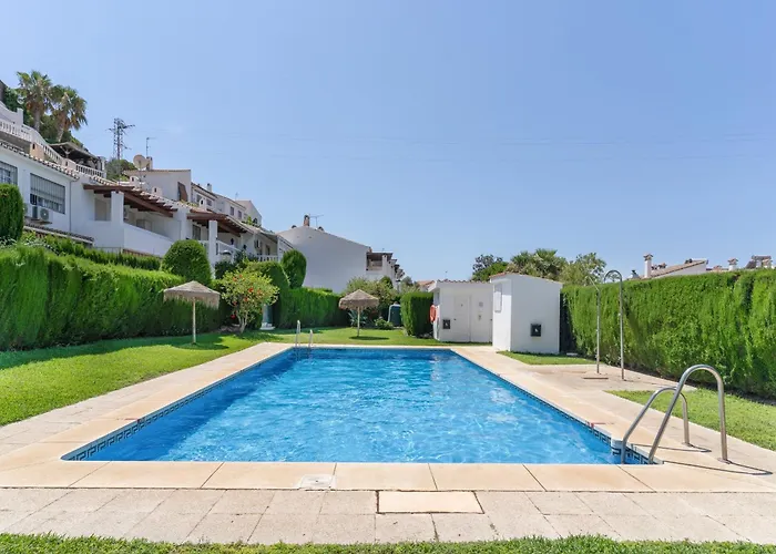 Adosado Con Piscina En