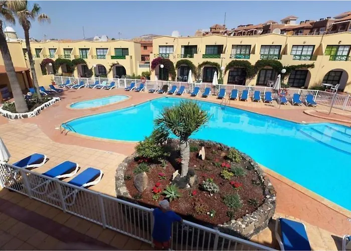Inviting 1-Bed On Castillo Mar