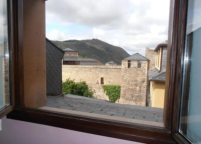 Hostal Virgen De La Encina