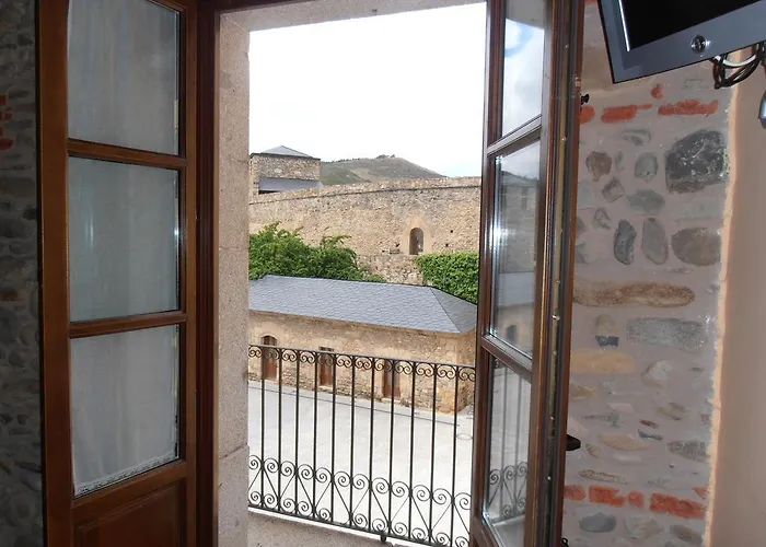 Hostal Virgen De La Encina Ponferrada, España