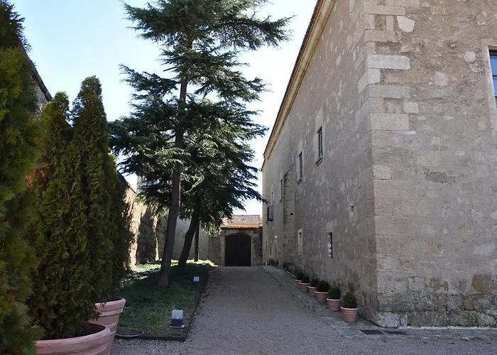 Palacio De Montarco
