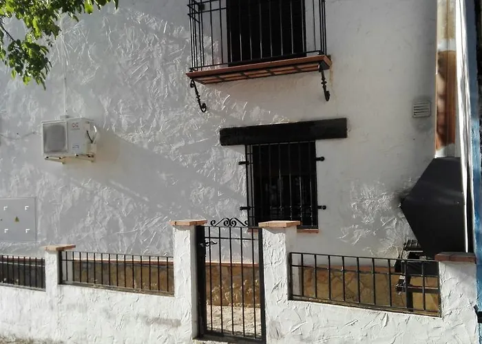 Alojamiento Turistico Rural El Yelmo