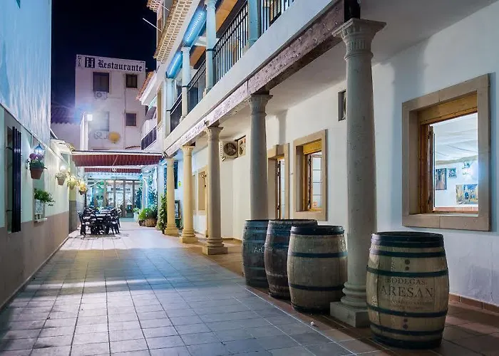 Hostal Nuevo Milán I San Clemente , España