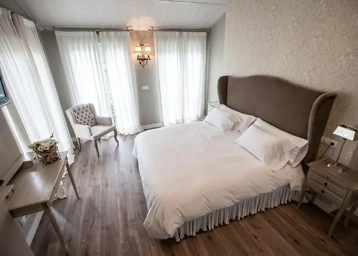 El Jardin De Vikera Hostal San Andrés de Montejos, España