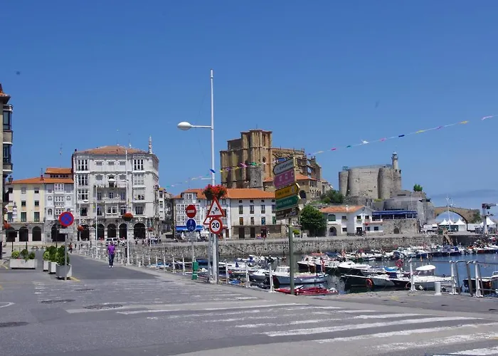 Pensión La Marina Castro Urdiales, España