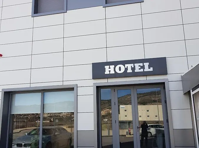 Hotel Onil, Spain