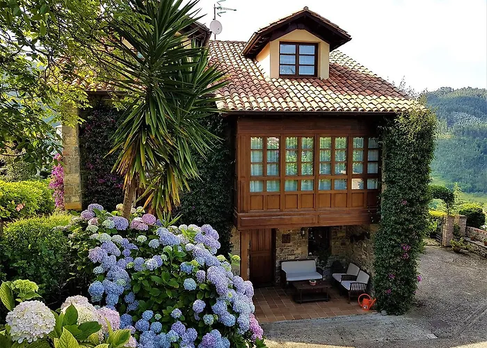 Trisqueles Y Buganvillas