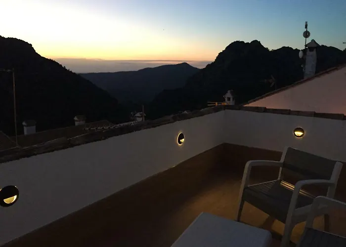 Apartamento Aznalmara Loft Rural Benaocaz, España