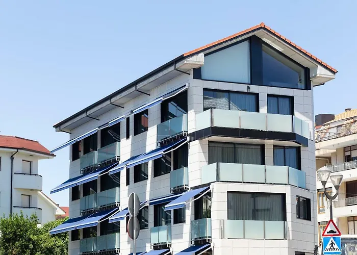 Apartamentos Playa De Los Barcos