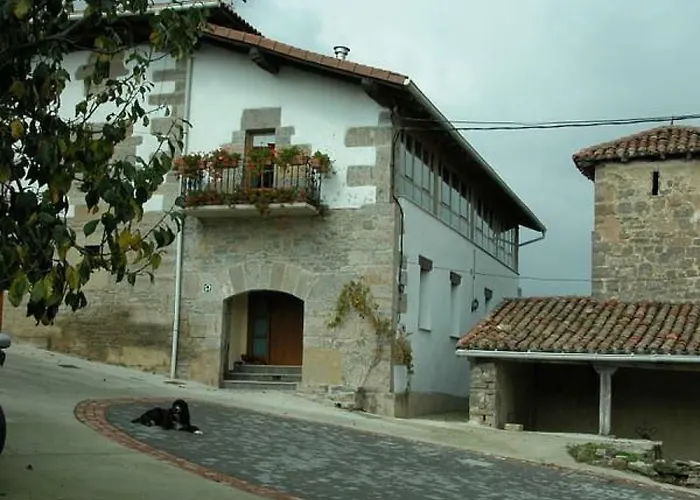 Villa Balkonpe Landa Etxea Udave, España