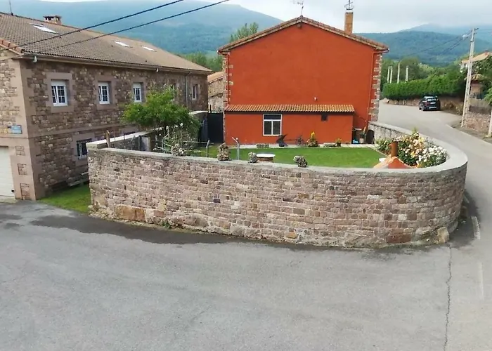 Casa Rural LA COVA Suano, España
