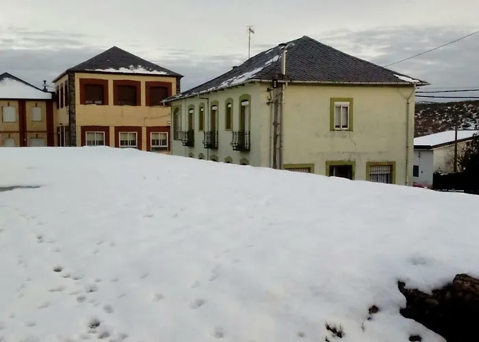 Casa Rosi. Cumbres borrascosas Brañuelas Villagaton, España