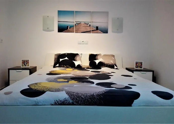 Apartamento Renovado,vistas piscina, aire acondicionado,wifi