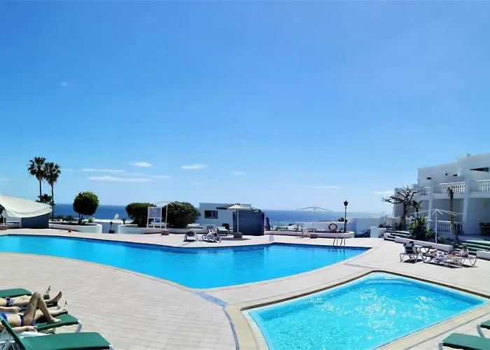Apartamento Renovado,vistas piscina, aire acondicionado,wifi