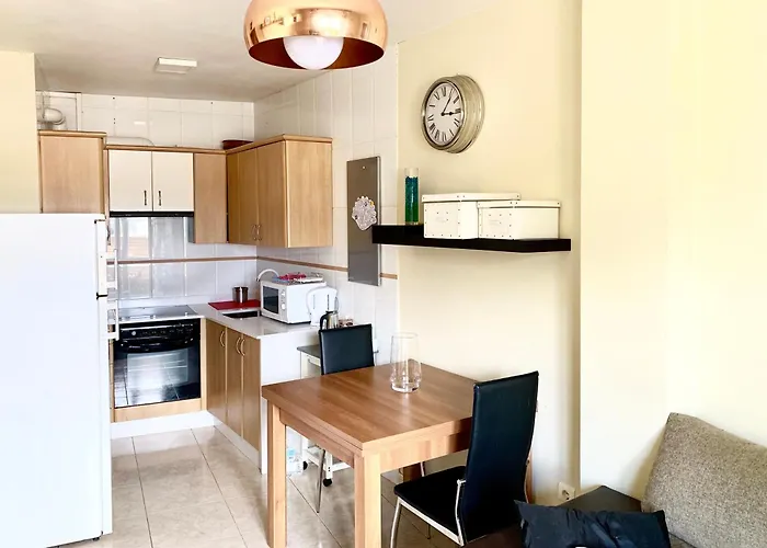 Apartamento a 50 m de Playa-Jardín. Boiro