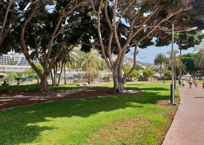 Bungalows Bahamas Beside The Park And 300M To The Beach Puerto Rico , Spanien