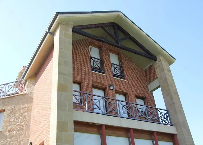 Preciosa casa independiente con piscina cubierta y gran jardín privados