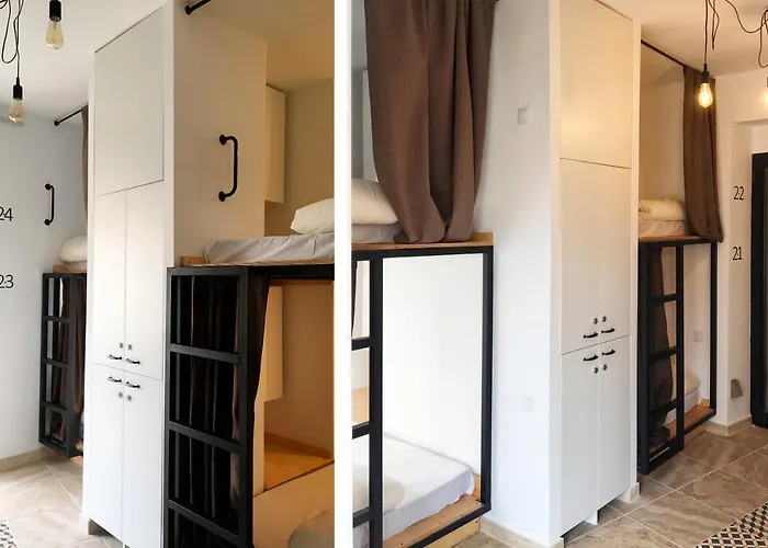 Hostel Numero Trece - Albergue Juvenil - Free Towels, Coffee & Tea, Remote Check-In (Adults Only)