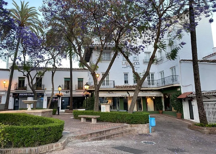 Old Town Modern Flat, 4 Minutes From Beach - Eaw Homes