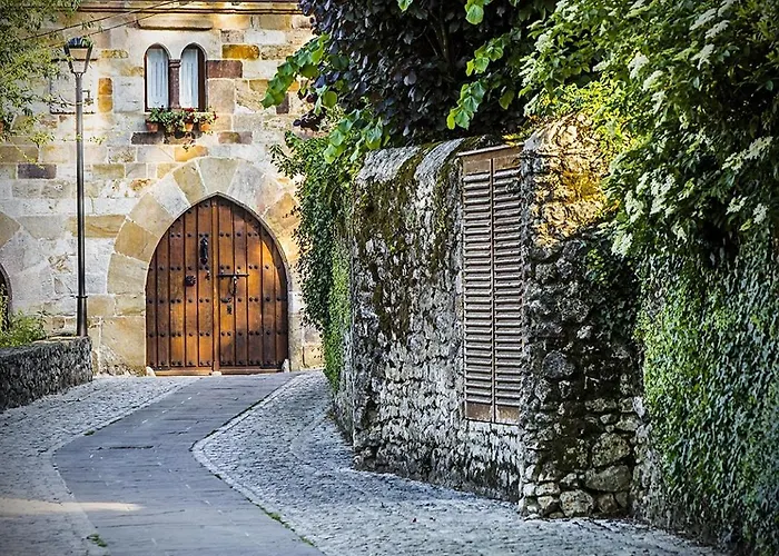 Apartamentos Ciudad De Petra Santillana del Mar, Spain